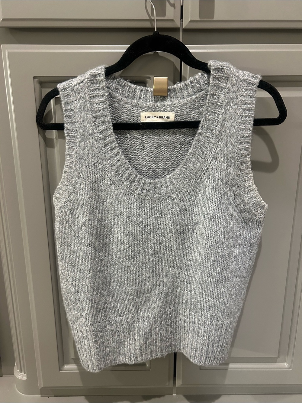 Lucky Brand Gray Knit Scoop Neck Sleeveless Sweater Vest